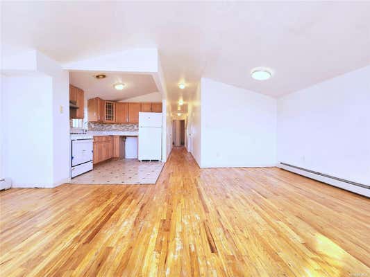 3 beds, 2 baths, $2,600, Unit 3RD FL