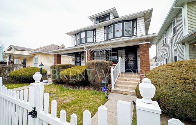 Charming 3-Bedroom Home with Modern Kitchen & Hardwood Floors – Move-In Ready!