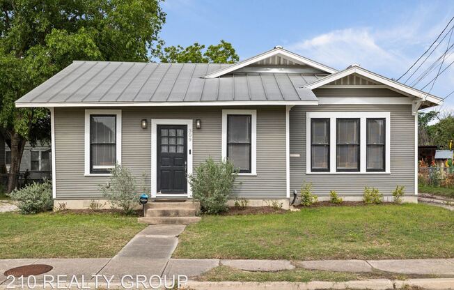 309 N HACKBERRY ST