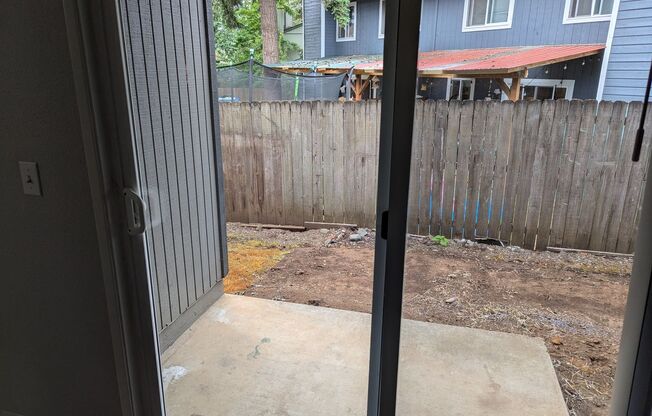 2 beds, 1 bath, 889 sqft, $1,250, Unit 35
