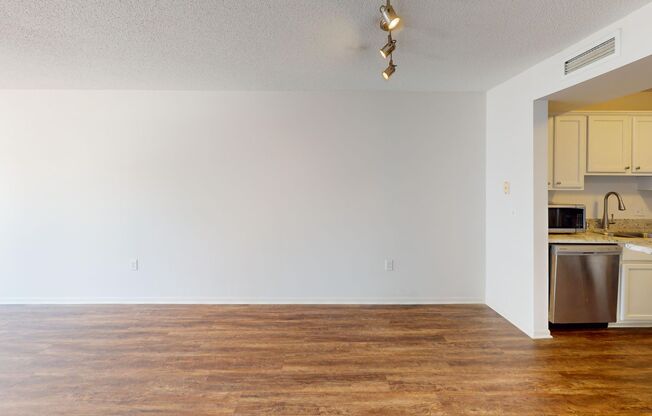 1 bed, 1 bath, 724 sqft, $1,595, Unit 22-306