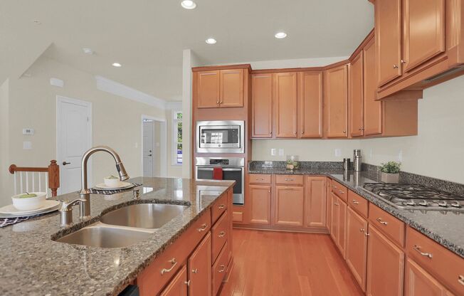 Luxury Living in Meadowvale – 4BR/3.5BA Duplex with Over 2,800 Sq Ft