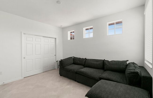 3 beds, 2 baths, $2,950, Unit #201