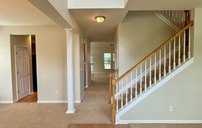 Spacious 4BR/2.5 BA Townhouse in the University Area