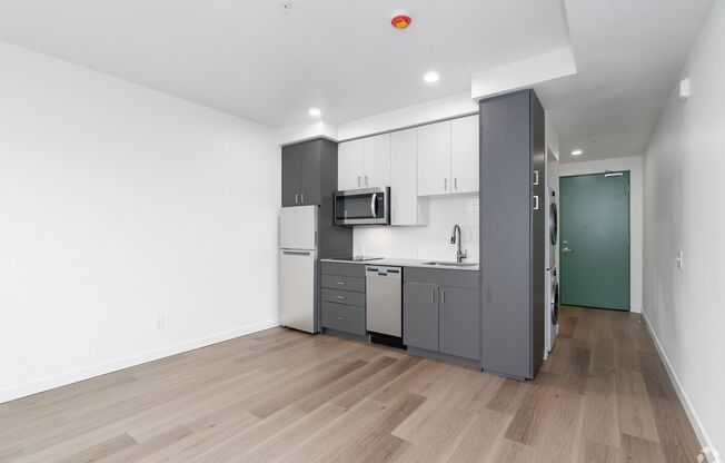 Studio, 1 bath, 338 sqft, $1,299, Unit Unit 505