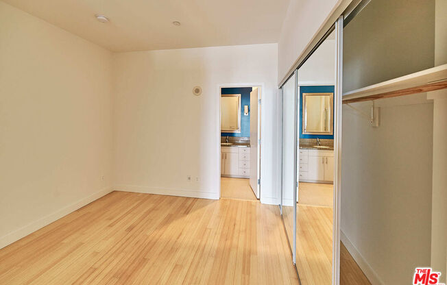 2 beds, 2 baths, $3,300, Unit 1008