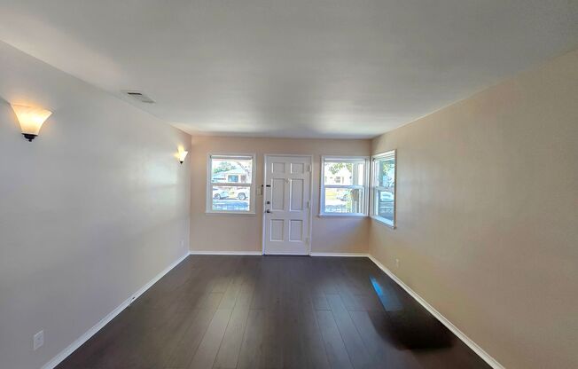 Comfortable 4-Bedroom, 3-Bath Home with Fenced Backyard