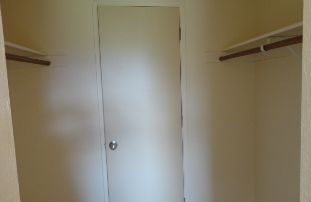 2 beds, 1.5 baths, 1,100 sqft, $1,697, Unit 1811