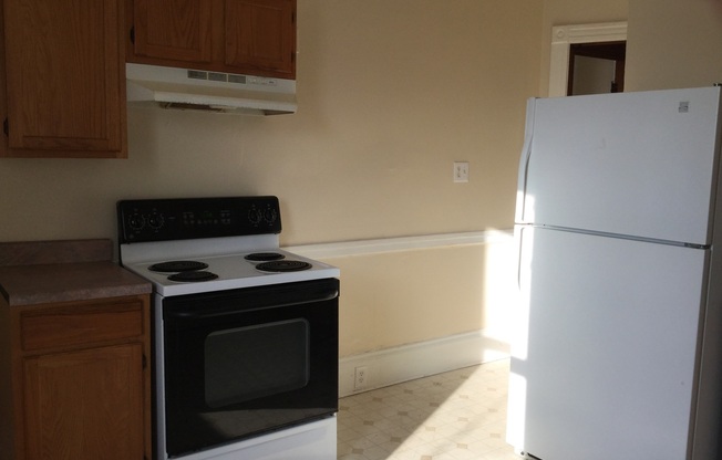 2 beds, 1 bath, $895, Unit lower