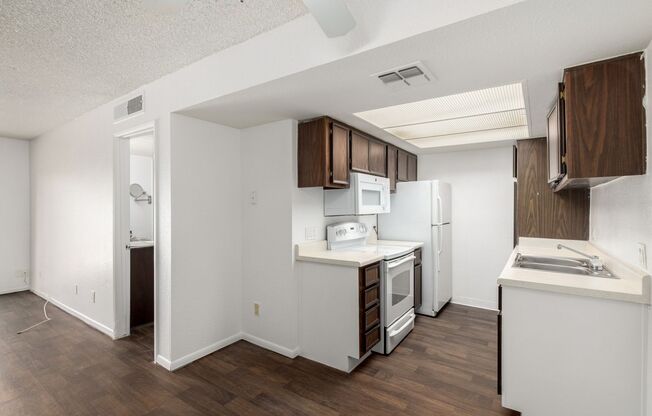 1 bed, 1 bath, 727 sqft, $1,425, Unit Q109