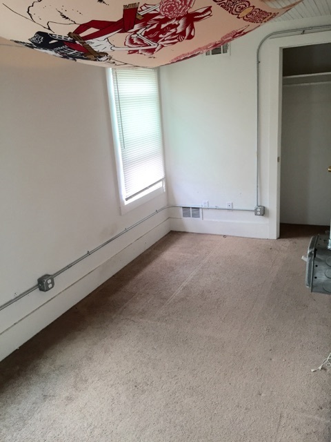 3 beds, 1 bath, $2,345, Unit Apt. B