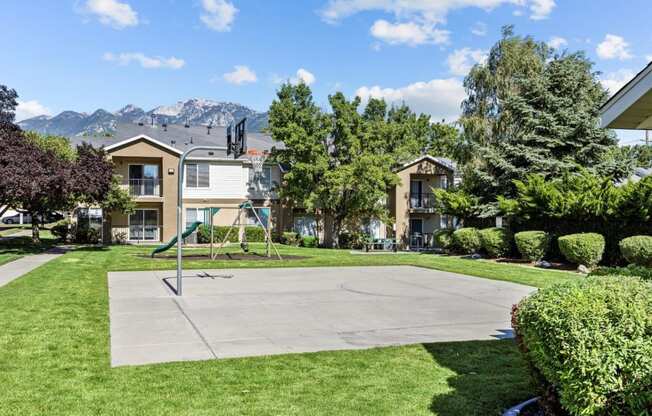 Heritage at Draper Apartments in Draper, Utah Basketball Court