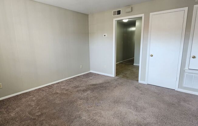 2 beds, 1 bath, $875, Unit Apt. 07