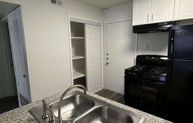 1 bed, 1 bath, 500 sqft, $1,389, Unit 124