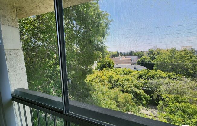 2 beds, 1 bath, 836 sqft, $3,700, Unit 555