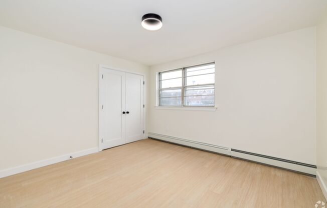 1 bed, 1 bath, 700 sqft, $1,375, Unit B13