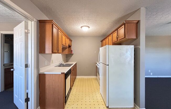 1 bed, 1 bath, 560 sqft, $725, Unit J66