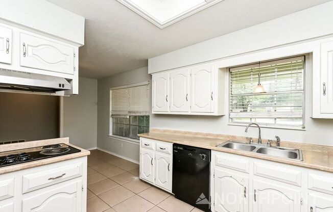 1105 CEDAR RDG DR