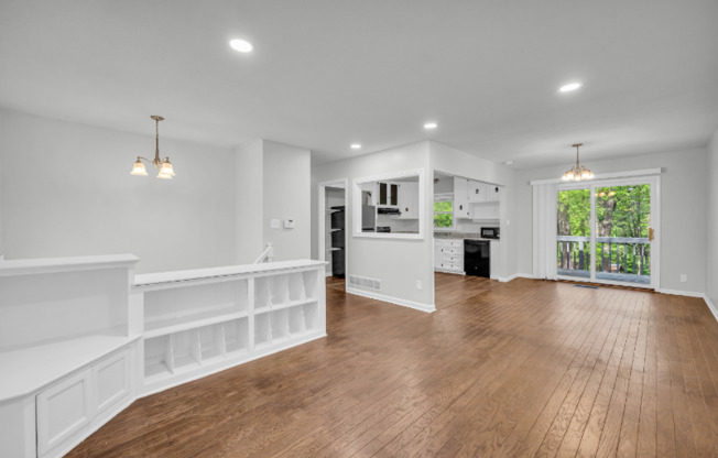 360 ROUND TABLE RD