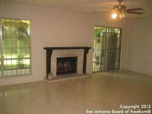 3 beds, 2 baths, $1,295