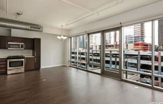 1 bed, 1 bath, 930 sqft, $2,900, Unit 614