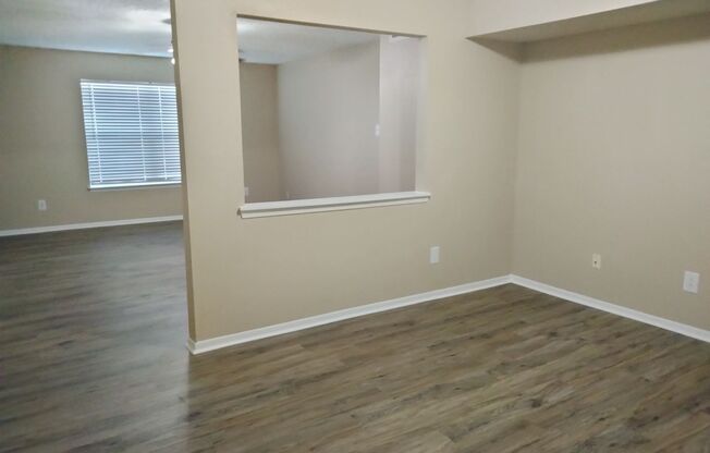 2 beds, 2.5 baths, 1,376 sqft, $1,525, Unit 18