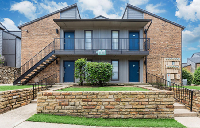 2 beds, 1 bath, 832 sqft, $1,639, Unit 2066