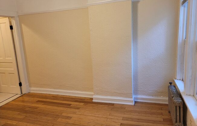 1 bed, 1 bath, $995, Unit 18
