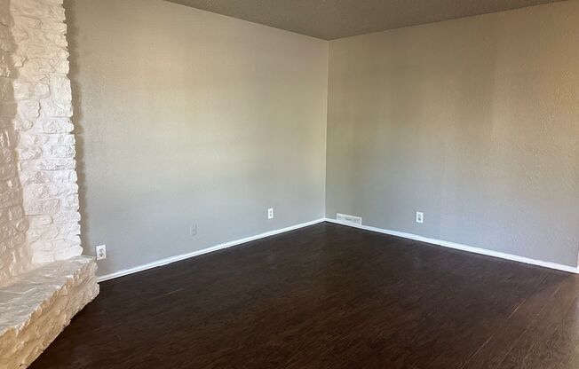 2 beds, 1 bath, $1,295, Unit Unit B