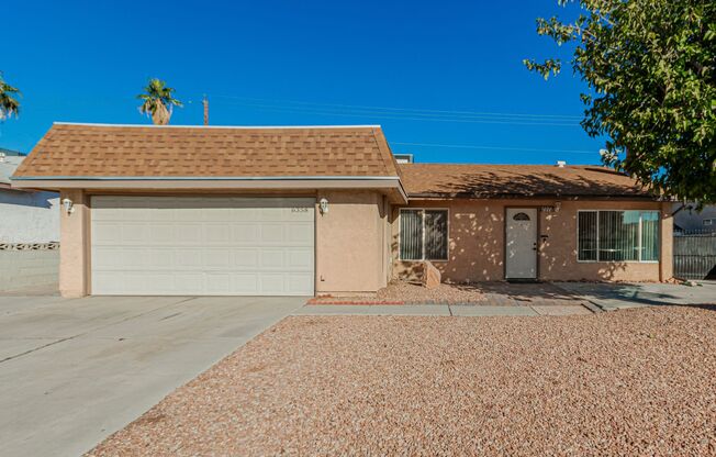 Single Story home with 3 bedrooms and pool!