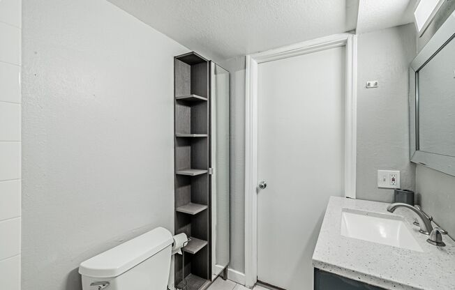 3 beds, 1 bath, $2,740, Unit Unit B