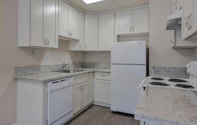 2 Bed / 1 Bath | Oak Park Apartment
