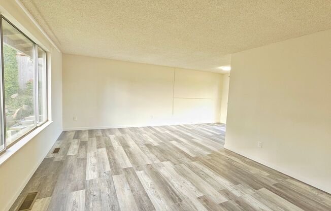 Charming 3 Bed 2.25 Bath Home in desirable Kent, Washington