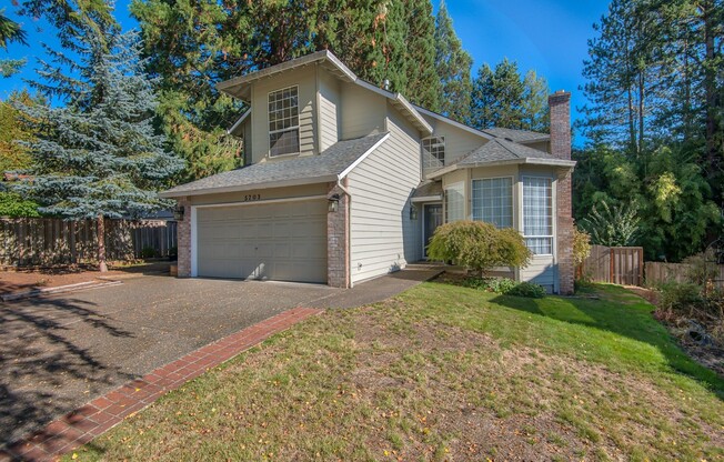 Beautiful cul-de-sac home, with fenced in yard