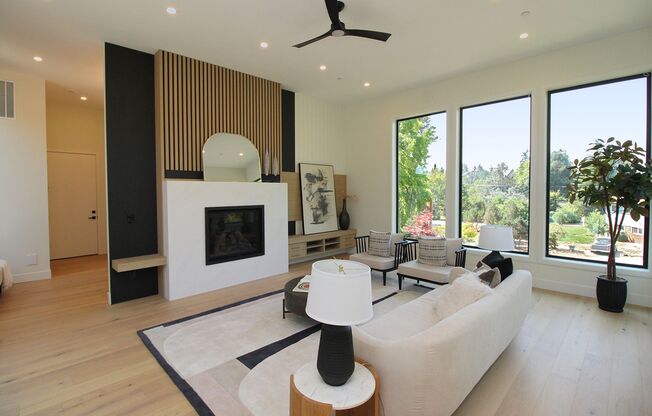 Stunning Brand New Contemporary Bridlemile Home - 4 Bed/4.5 Bath