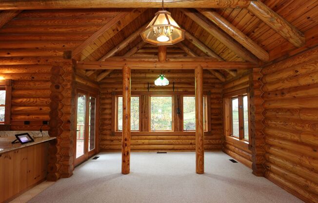 Gorgeous Log Cabin near West Lafayette!