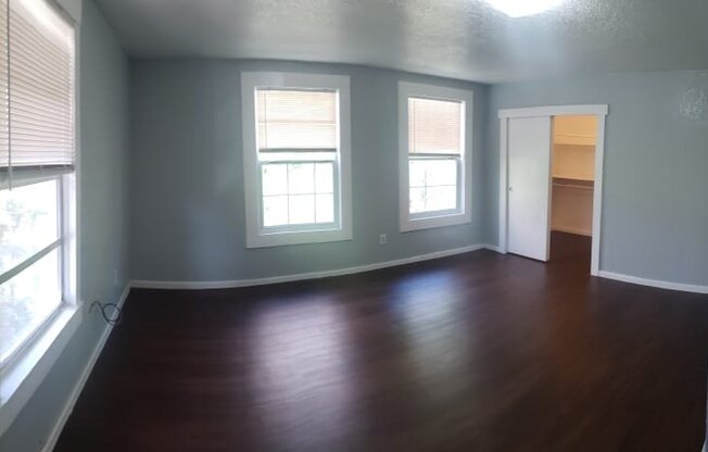 3/1 Move In Ready Upstairs Unit