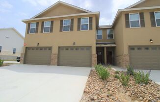 3/2.5/1.5 / Easy Access to IH 35 / Fridge, Washer, Dryer Included/ Fenced in Yard / NBISD