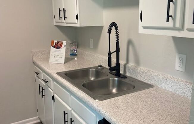 2 beds, 1 bath, 796 sqft, $1,234, Unit 1204