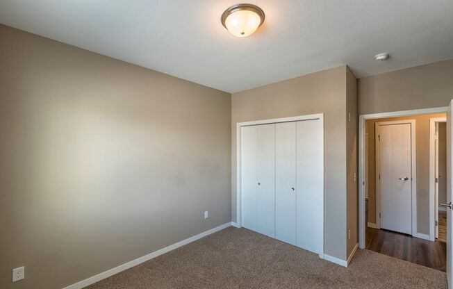 3 beds, 2 baths, 1,301 sqft, $1,705, Unit 118