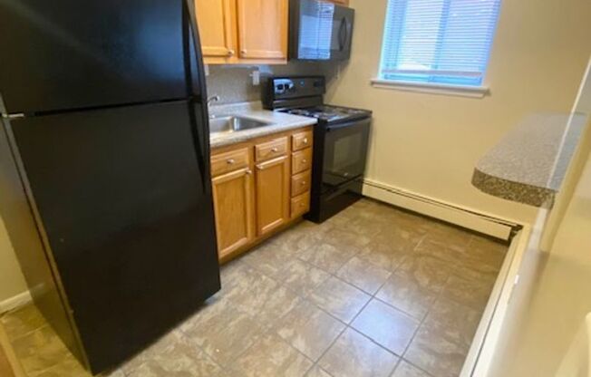 1 bed, 1 bath, 550 sqft, $1,195, Unit H01