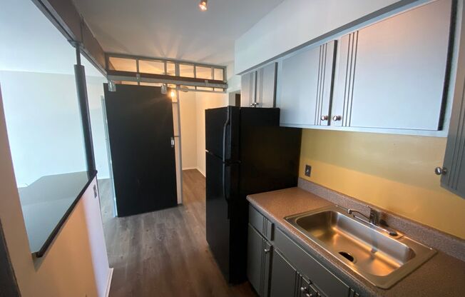 1 bed, 1 bath, 740 sqft, $1,125, Unit 8