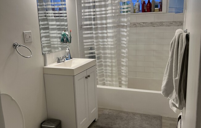 2 beds, 1 bath, $2,780, Unit 1