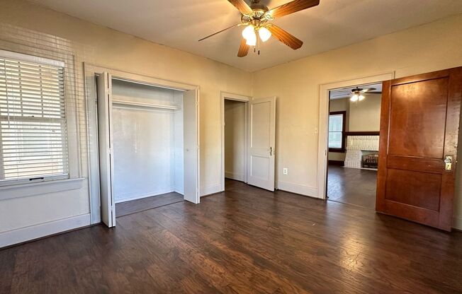 2 beds, 1 bath, $1,295