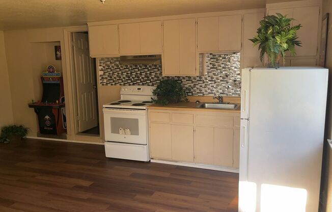Charming 1-Bedroom Home with Modern Updates in Sacramento