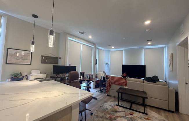 1 bed, 1 bath, 637 sqft, $3,100, Unit 312