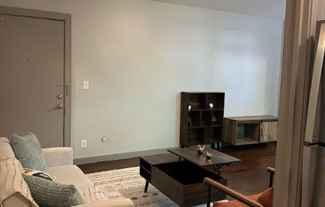 Studio, 1 bath, 600 sqft, $1,049, Unit Unit 315