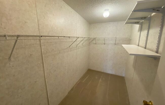 3 beds, 2 baths, $1,775, Unit # OAKLAND HLS