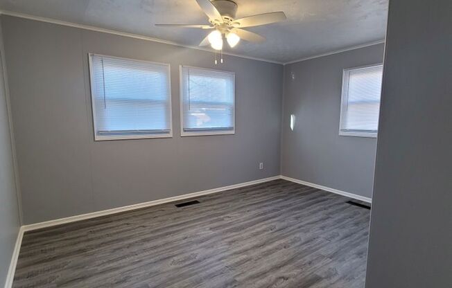 2 beds, 1 bath, $1,600