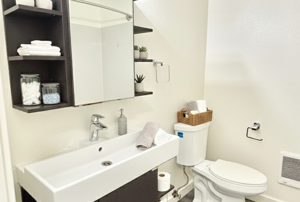 2 beds, 1 bath, 750 sqft, $1,535, Unit 1436